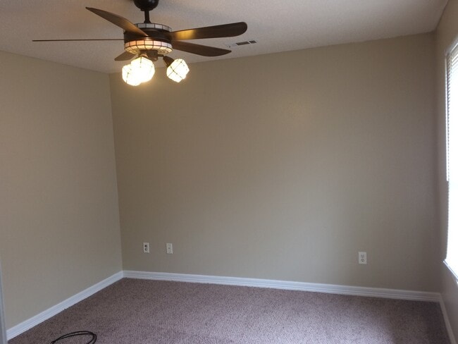 Building Photo - MUST SEE CHARMING HOME!