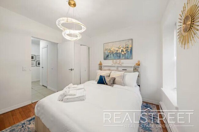 Building Photo - Modern 2BR/2BA in Prime Chinatown | Quick Access to Midtown & Google HQ