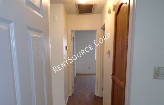 Building Photo - 2 Bedroom Duplex for Rent in Barstow