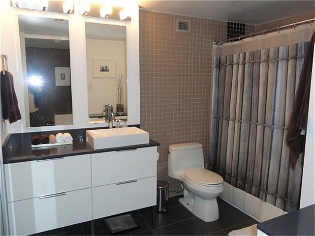 Building Photo - 2016 Main St