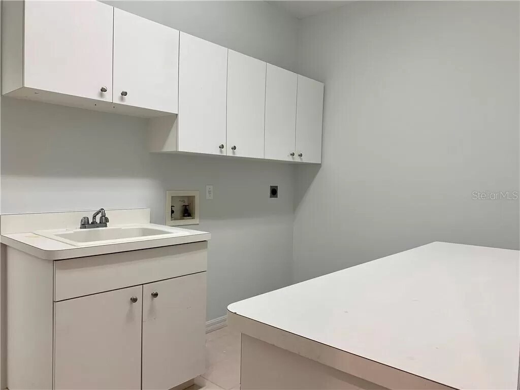 Building Photo - 2301 Goya Dr