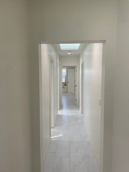 Building Photo - 1067 W 83rd St