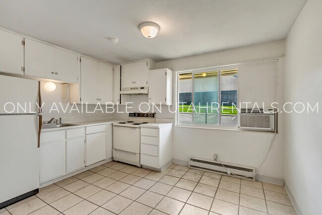 Building Photo - 2233 S 200 W