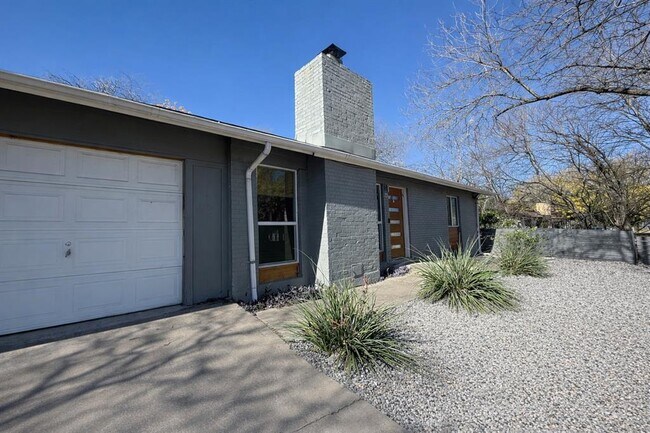 Building Photo - 1400 Southport Dr