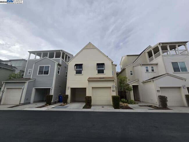 Building Photo - 8553 Waveside Wy