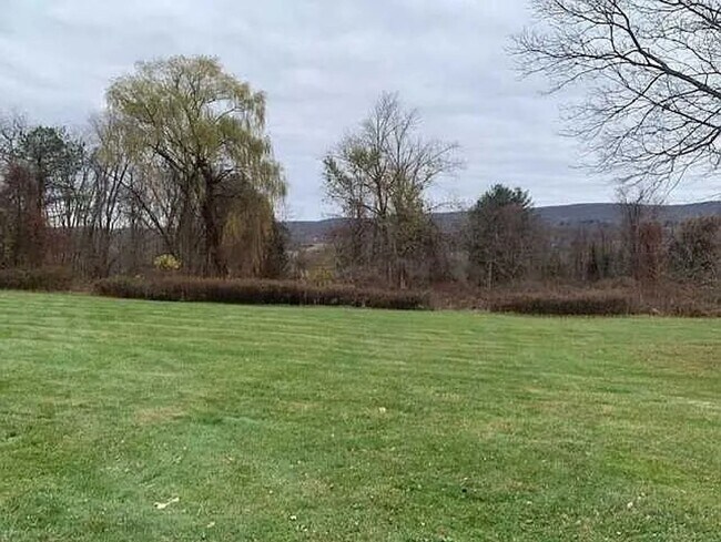 Building Photo - For Rent - Charming 2 Bed / 1 Bath Home in Stormville, NY (1,000 Sq Ft)