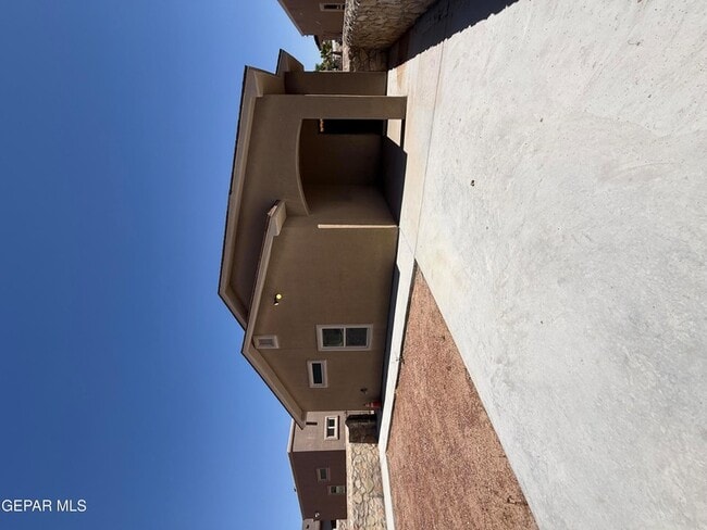 Building Photo - 3873 Loma Dante