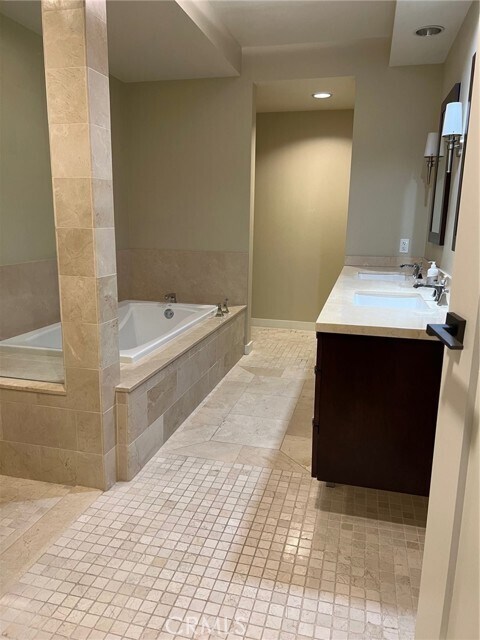 Building Photo - 920 Granite Dr