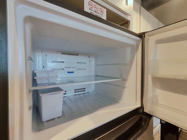 Building Photo - 212 W Roberts Ave