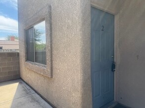 Building Photo - 4046 E Fairmount St