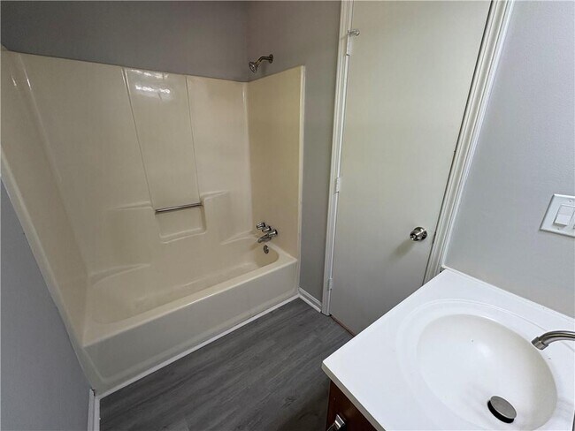 Building Photo - 160 Chesapeake Dr