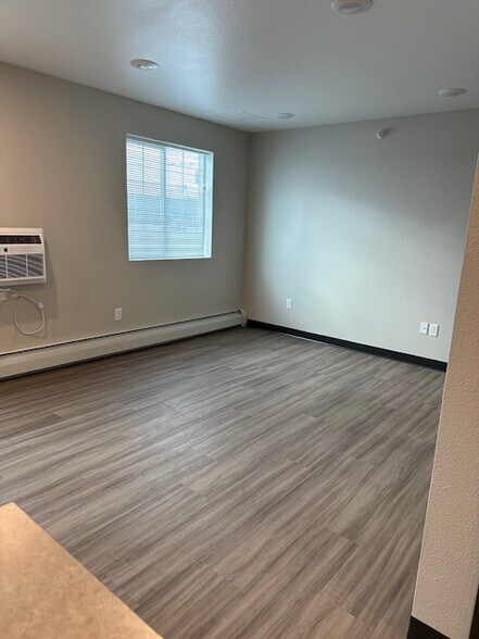 Building Photo - 15 19th Ave SW