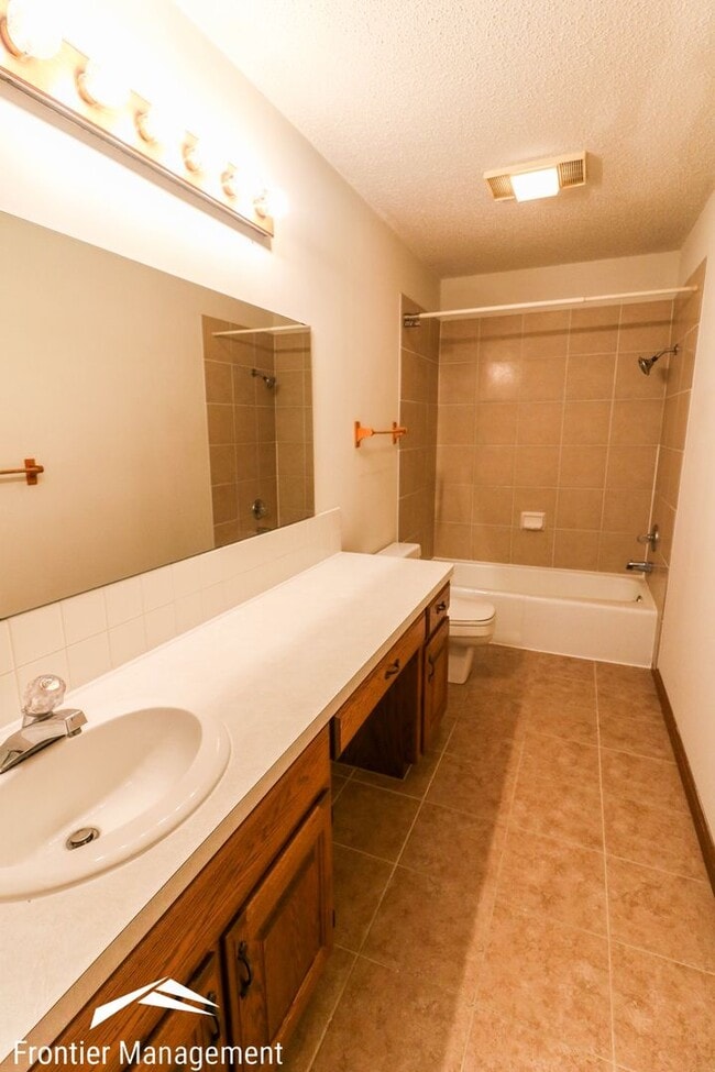 Building Photo - Stunning 2 bedroom duplex in West Manhattan! Large back deck provides beautiful view of Flint Hills!