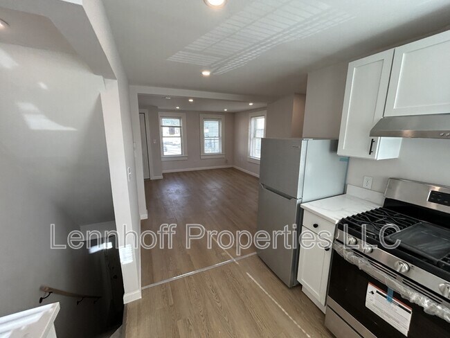 Building Photo - 31 Hilton St