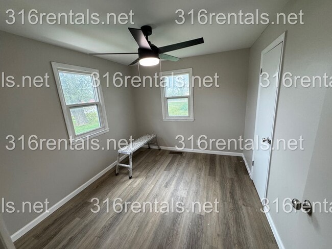 Building Photo - $825 - 2 bed 1 bath - single family home