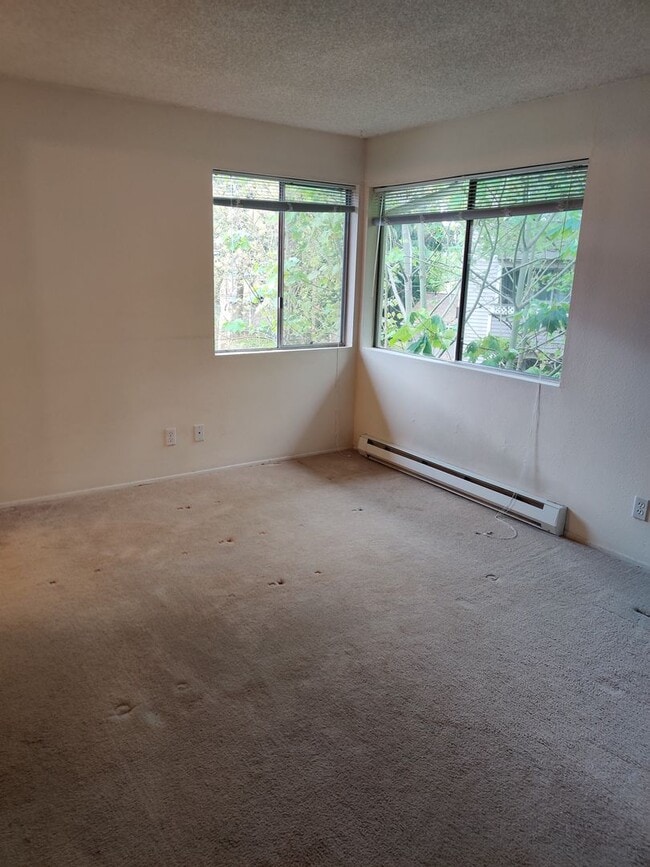 Building Photo - Great Lake Sammamish condo