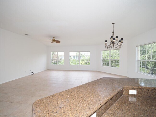 Building Photo - 408 Triano Cir