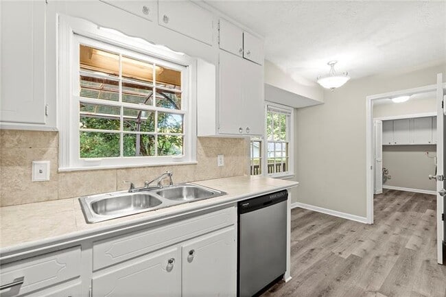 Building Photo - 410 Milton Ave