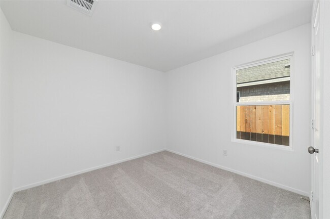 Building Photo - 3028 Huntersville Dr