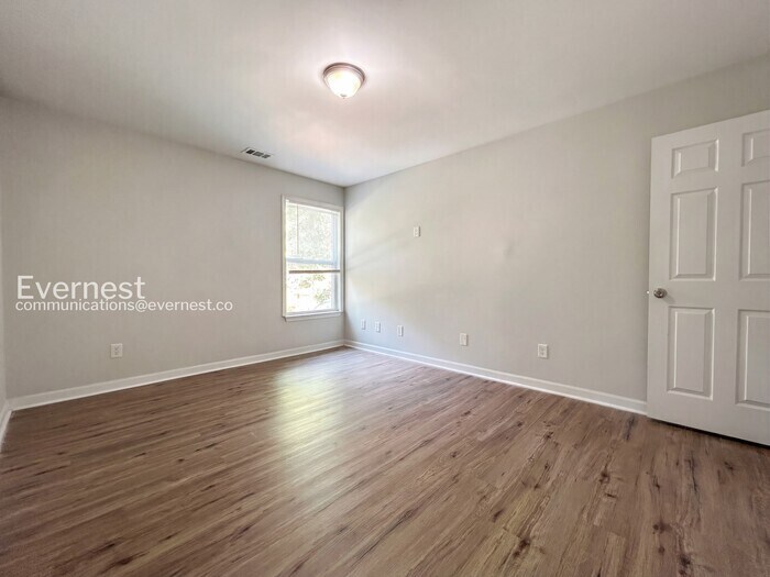 Building Photo - 841 Ridge Ave NW