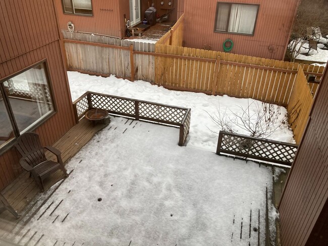 Building Photo - 3 Bedroom, 2.5 Bath Townhouse off Johns Ro...
