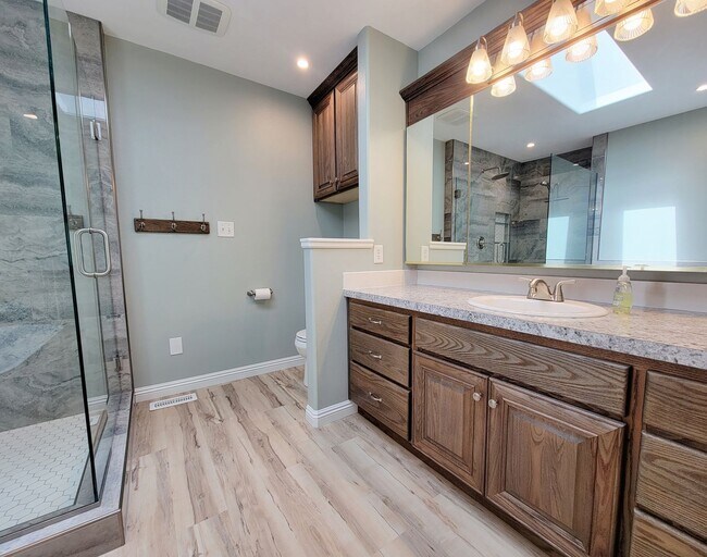 Building Photo - Beautiful, Custom Home in Comore Loma on 2 Acre Lot!  4 Beds, 3 Baths by Real Property Management