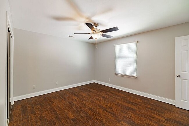 Building Photo - 145 VFW Dr