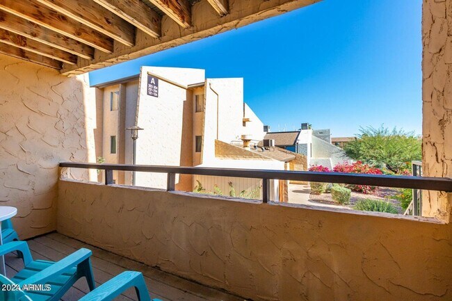 Building Photo - 8055 Thomas Rd