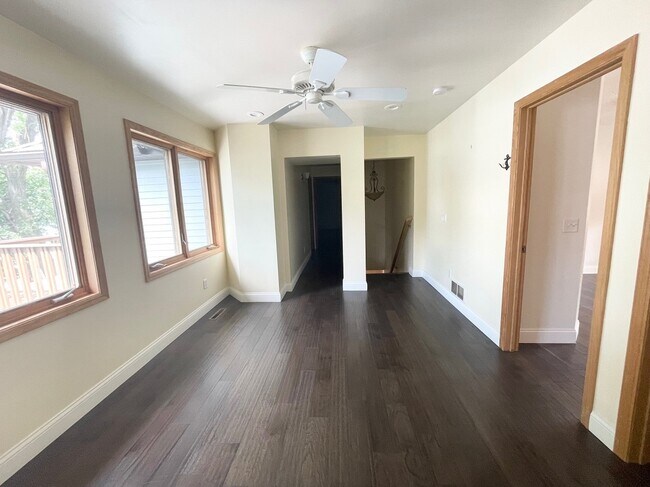 Building Photo - 3010 Fairview Rd SW