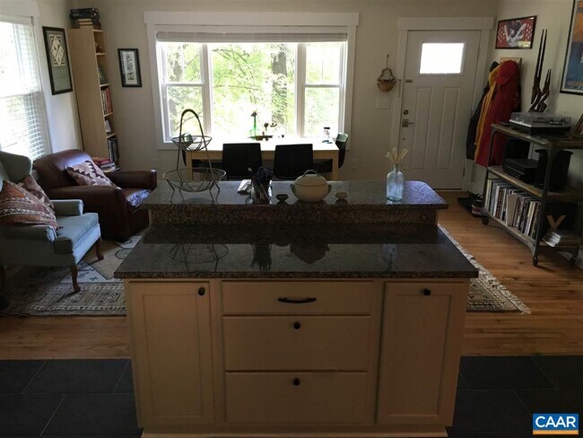 Building Photo - 718 McIntire Rd