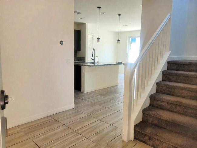 Building Photo - Gorgeous 4 Bedroom 4Bath Home With Solar a...