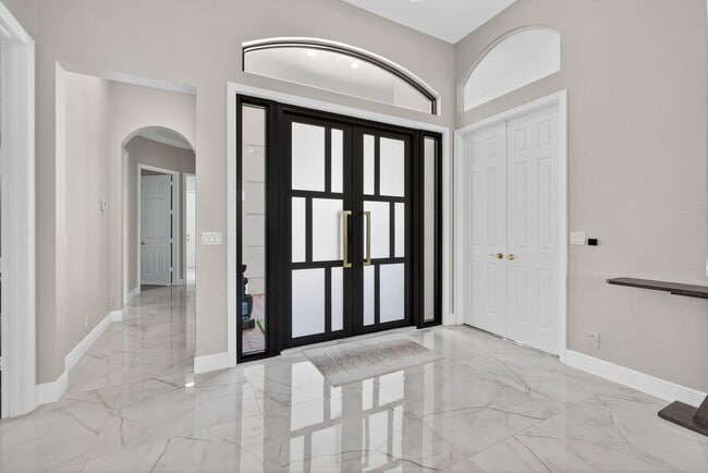 Building Photo - 6778 Oakmont Way