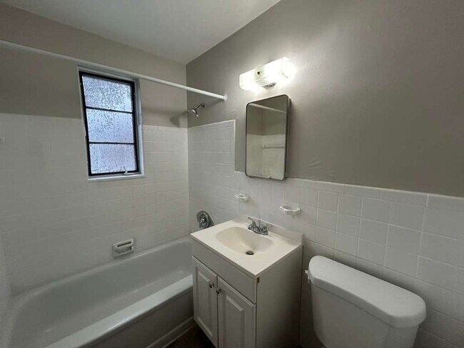 Building Photo - 19181 Lakeshore Blvd