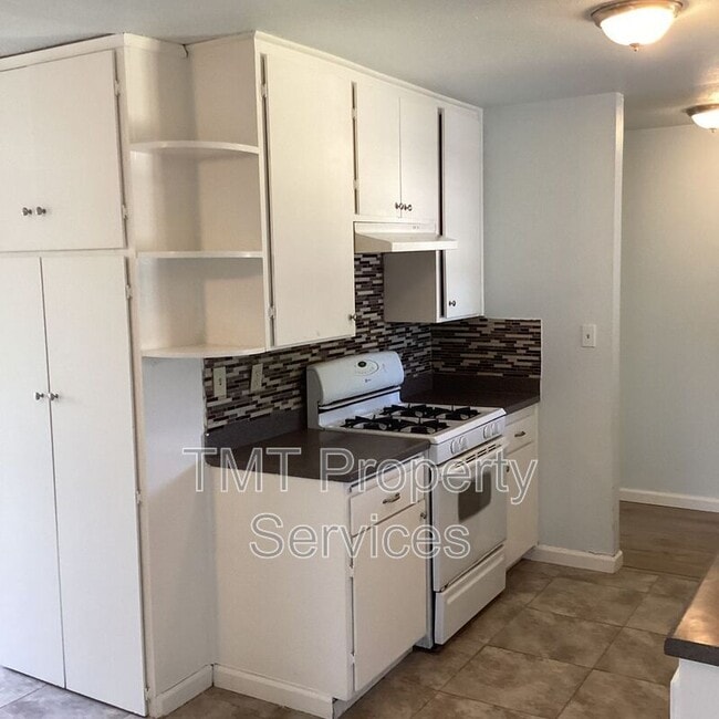 Building Photo - 8724 Halverson Dr