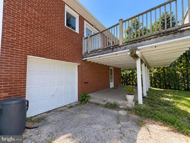 Building Photo - 6797 Lawnton St