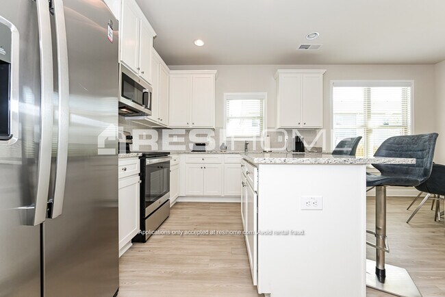 Building Photo - 501 Fiery Warbler St