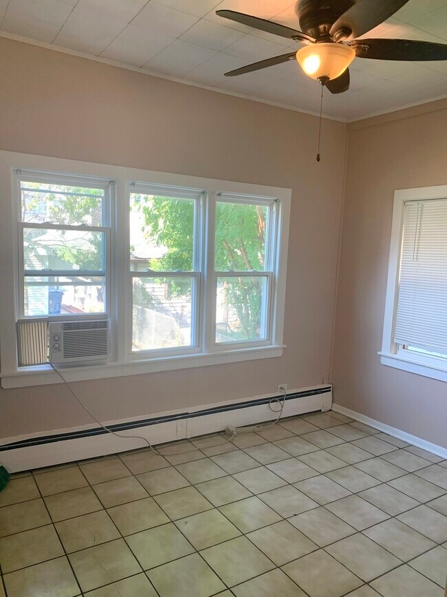 Building Photo - 3224 N Lawndale Ave