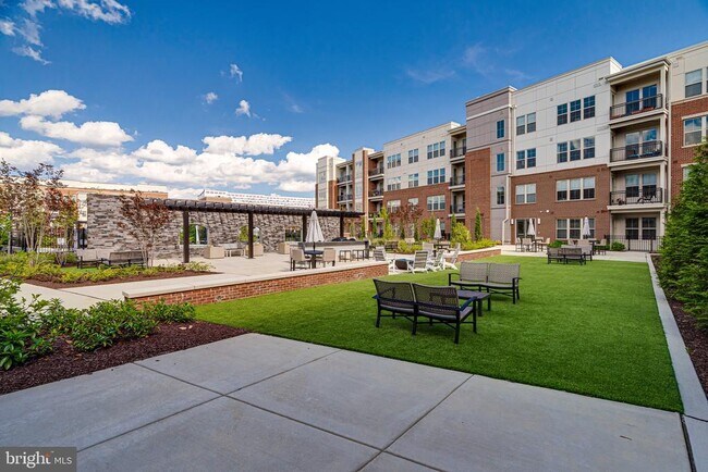 Building Photo - 10755 Fairgrounds Dr
