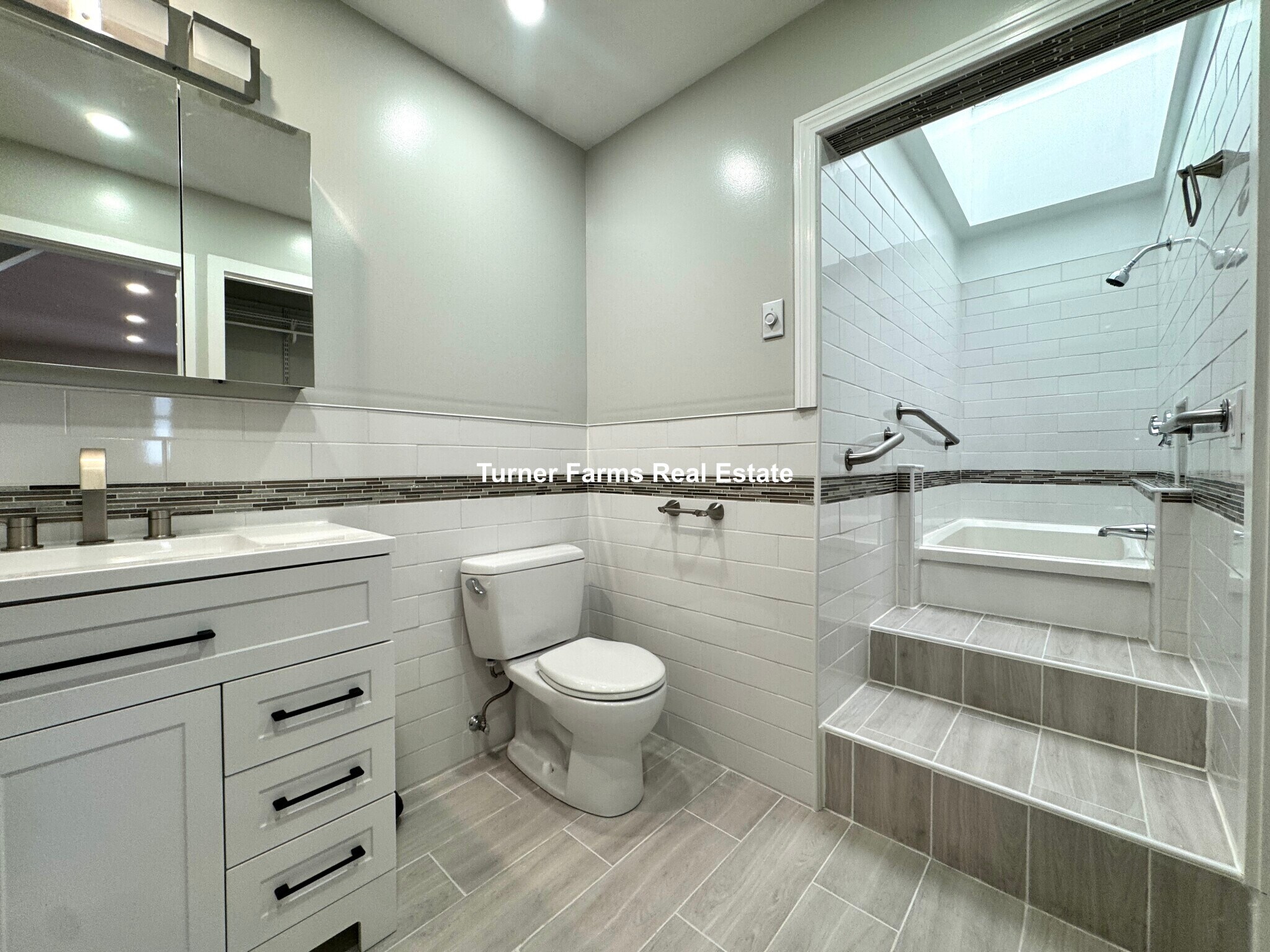 Building Photo - 63 Upland Rd