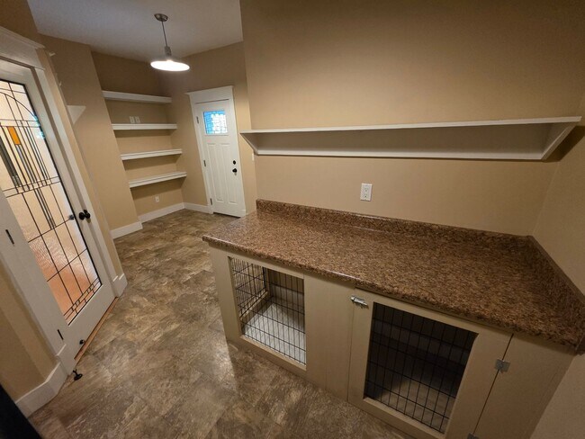 Building Photo - Luxurious 3-Bedroom Home in Poughquag, NY