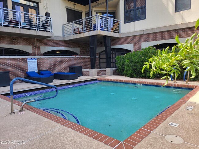 Building Photo - 914 E Osborn Rd