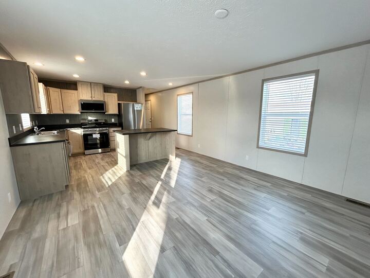 Building Photo - 29773 W Deerfield Ct