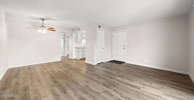 Building Photo - Upgraded 2 Bed, 2 Bath Condo - Available NOW!