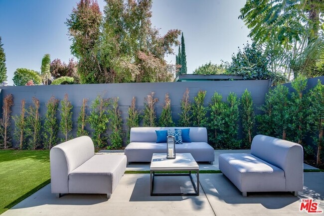 Building Photo - 13028 Calvert St