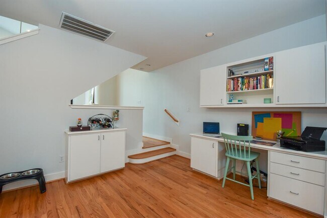 Building Photo - 9821 Sandra Ann Ct