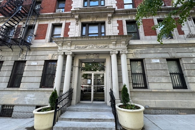 Building Photo - 200 Claremont Ave