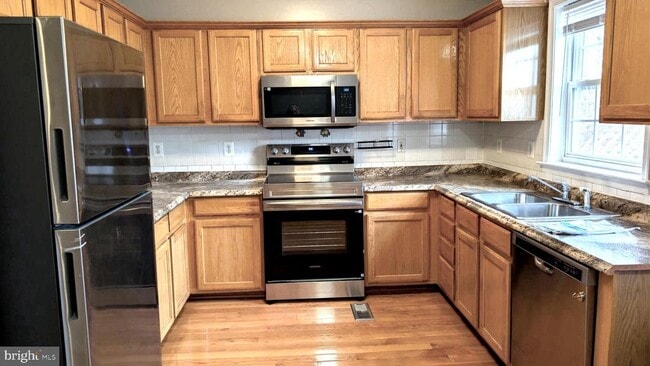 Building Photo - 4009 Timber Oak Trl