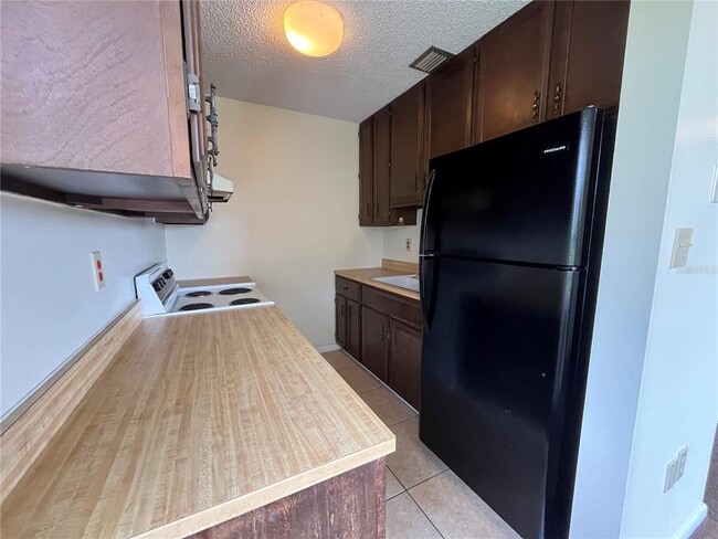 Building Photo - 423 E Sessoms Ave