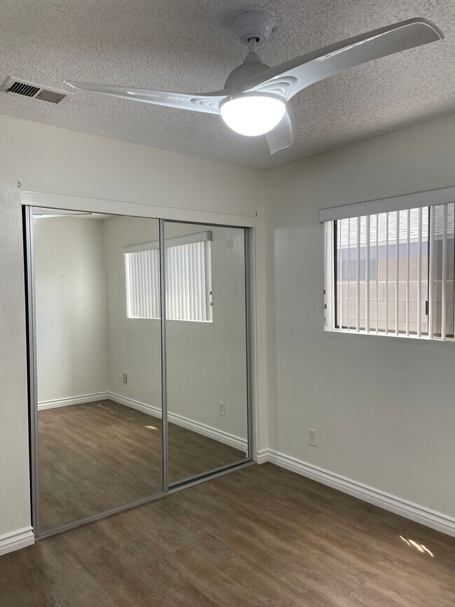 Building Photo - Lovely 2 bed, 2 bath Duplex Home in Orange