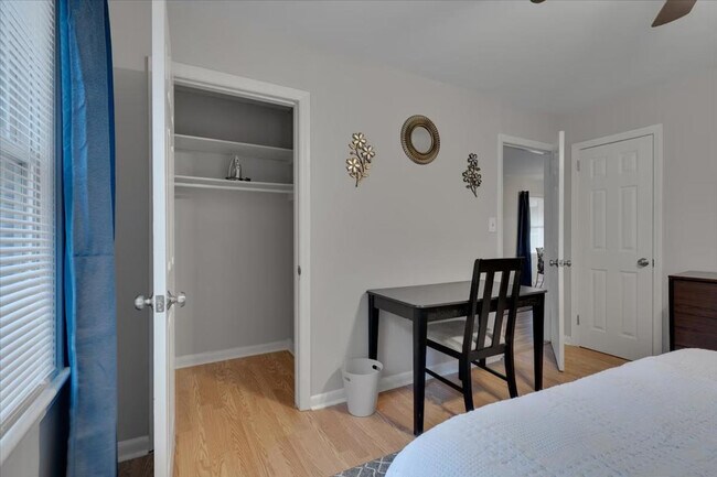 Building Photo - 803 W Markham Ave